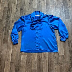 Vintage Oscar de la Renta Collectibles Blue Silky Button Front Tie Neck
